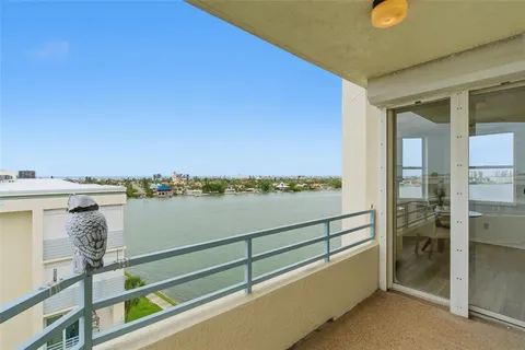 $800,000 | 7932 Sailboat Key Boulevard South, Unit 701, South Pasadena, FL 33707