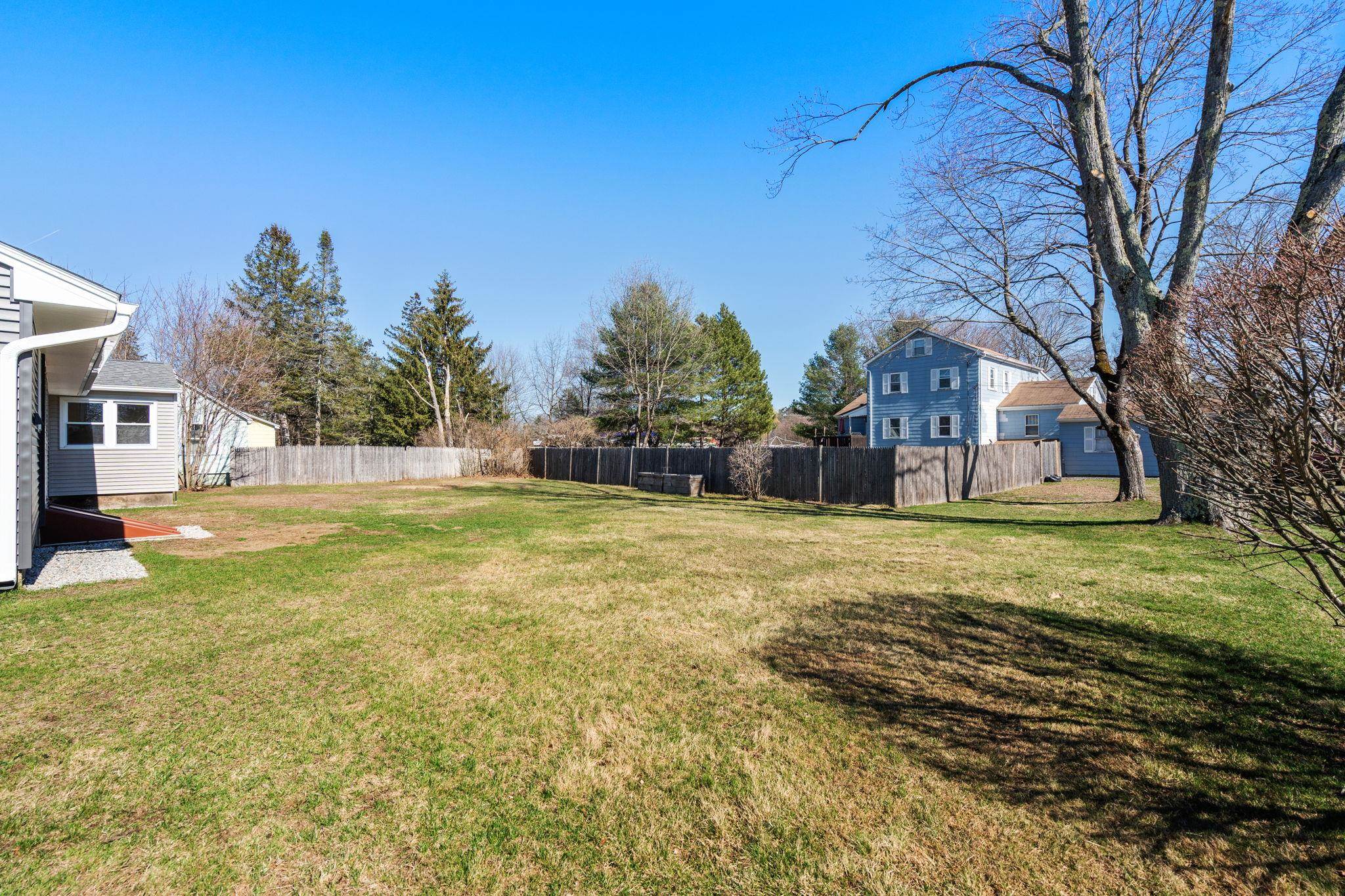 3 Exeter Street Derry, NH 03038 - Photo 28 of 34