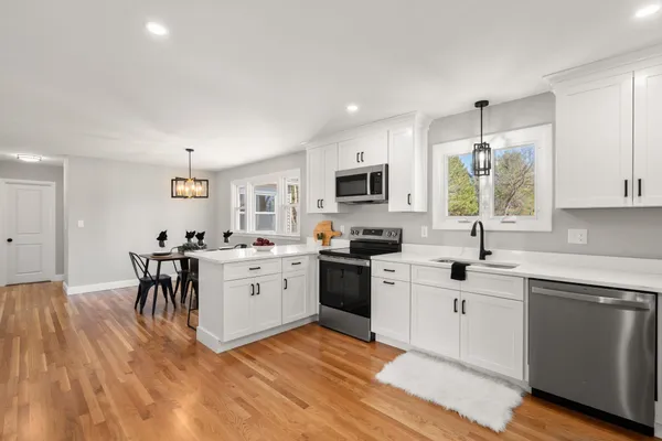 $599,000 | 3 Exeter Street, Derry, NH 03038