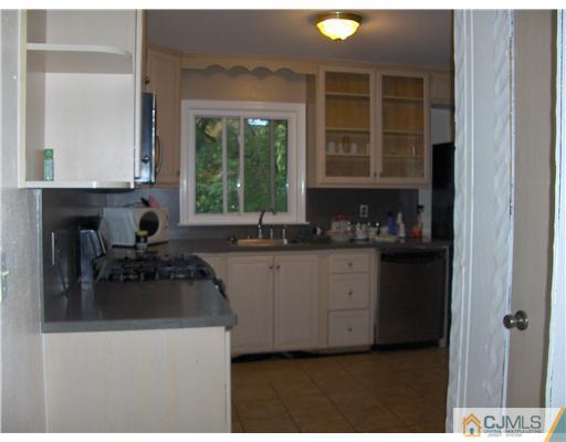 86 Holly Road Iselin, NJ 08830 - Photo 2 of 10