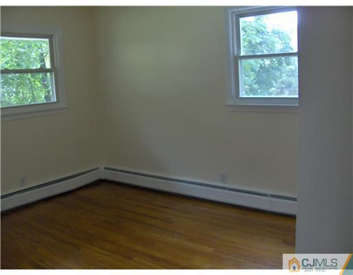86 Holly Road Iselin, NJ 08830 - Photo 5 of 10