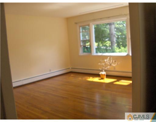 86 Holly Road Iselin, NJ 08830 - Photo 6 of 10