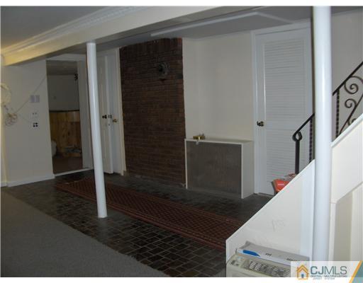 86 Holly Road Iselin, NJ 08830 - Photo 8 of 10