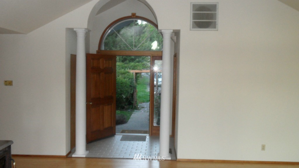 3837 Tracyton Beach Road Northwest Bremerton, WA 98310 - Photo 3 of 19 Gallery Image 3