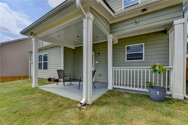 a view of an house with backyard and porch