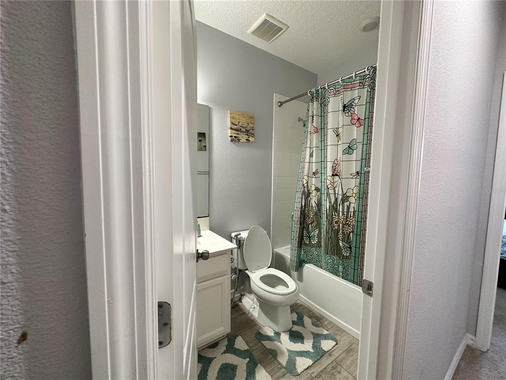 250 Rustic Loop Sanford, FL 32771 - Photo 20 of 33 a bathroom with a bathtub and shower