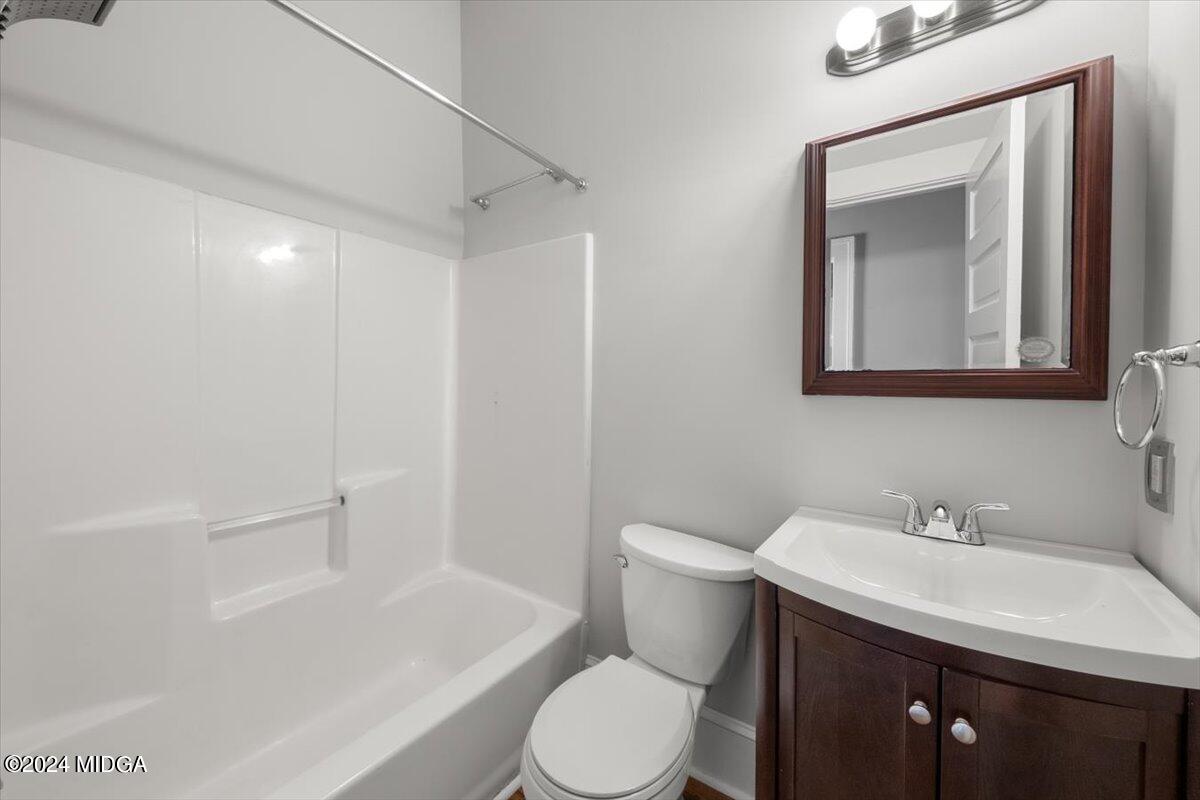 1048 Walnut Street Macon, GA 31201 - Photo 20 of 25 Full Bathroom