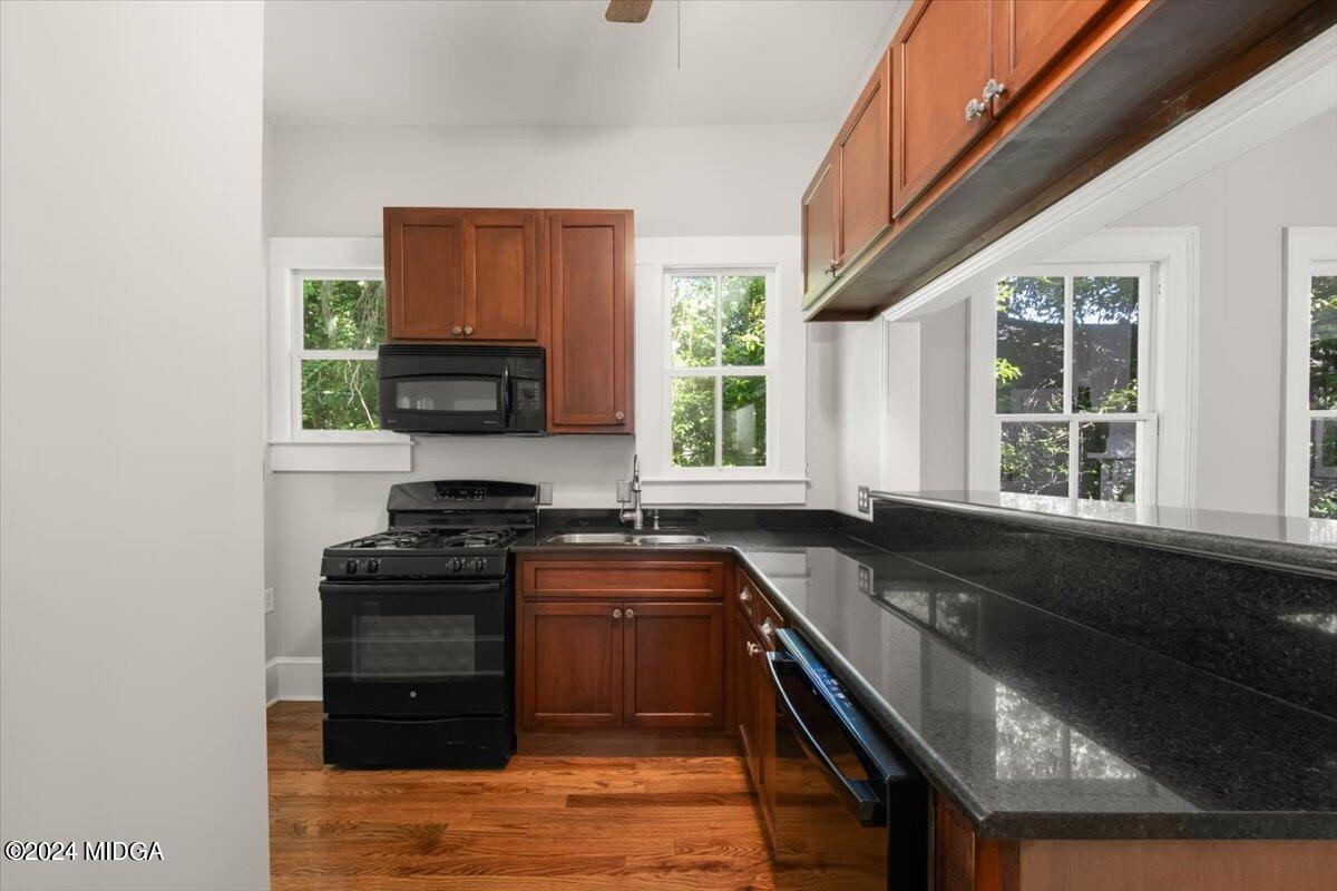 1048 Walnut Street Macon, GA 31201 - Photo 7 of 25 Kitchen