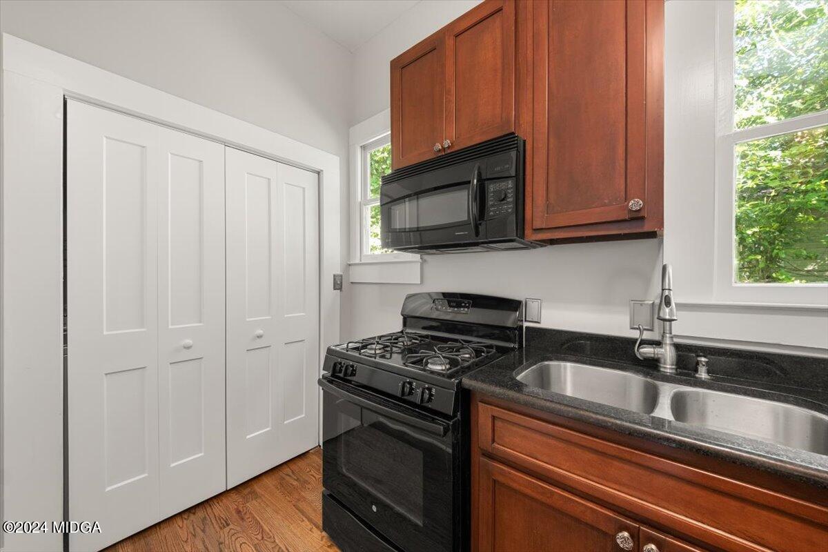 1048 Walnut Street Macon, GA 31201 - Photo 8 of 25 Kitchen