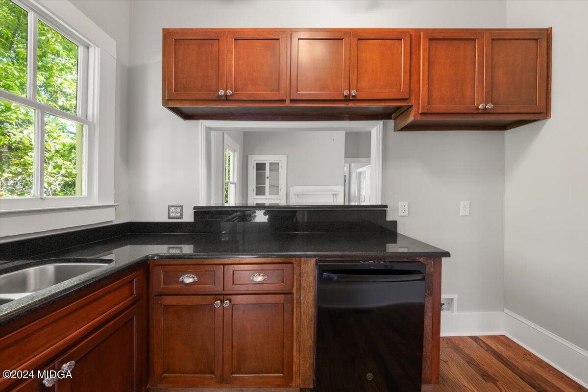 1048 Walnut Street Macon, GA 31201 - Photo 9 of 25 Kitchen