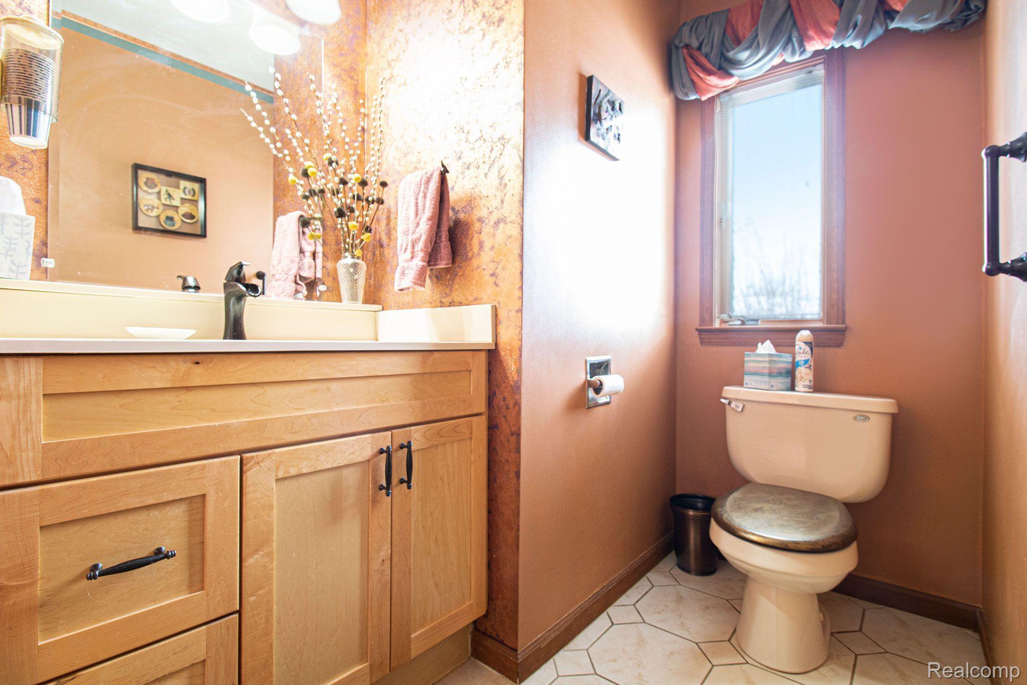 42 Foxboro Drive Rochester, MI 48309 - Photo 26 of 32 Full bath