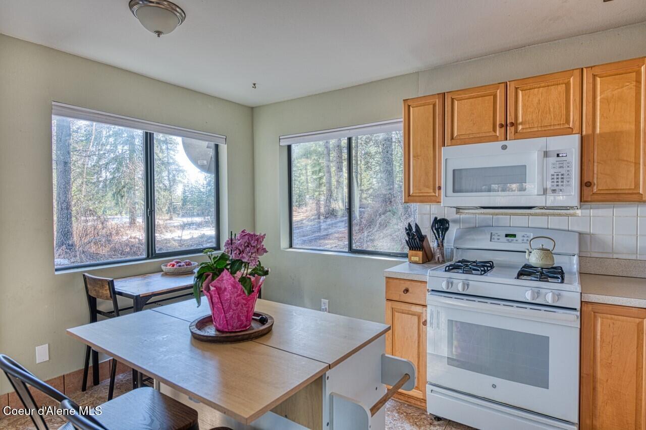 2298 Selkirk Road Sandpoint, ID 83864 - Photo 41 of 52 Guest House kitchen