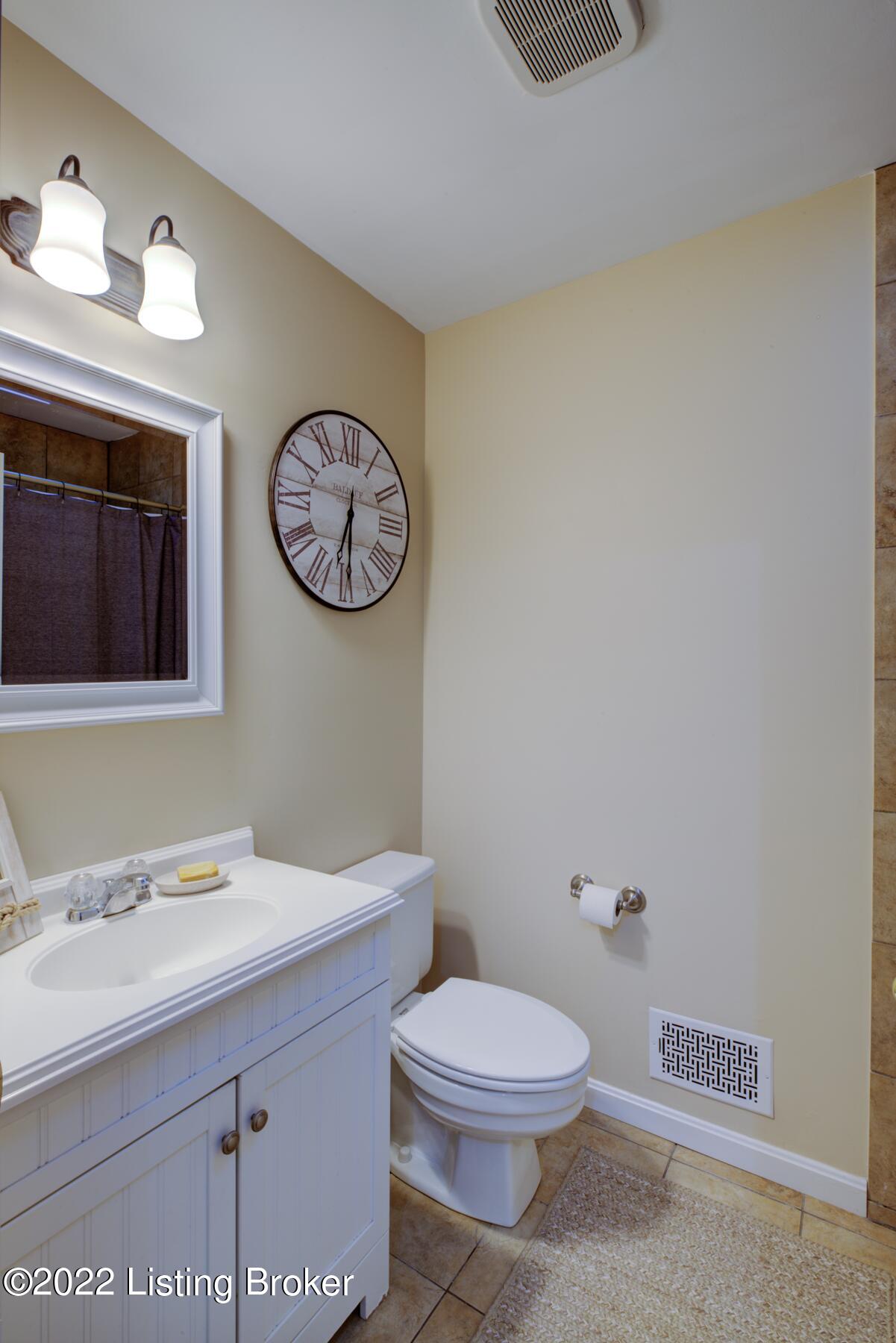 705 Creek Valley Road Louisville, KY 40243 - Photo 28 of 37 2nd Floor Full Bath