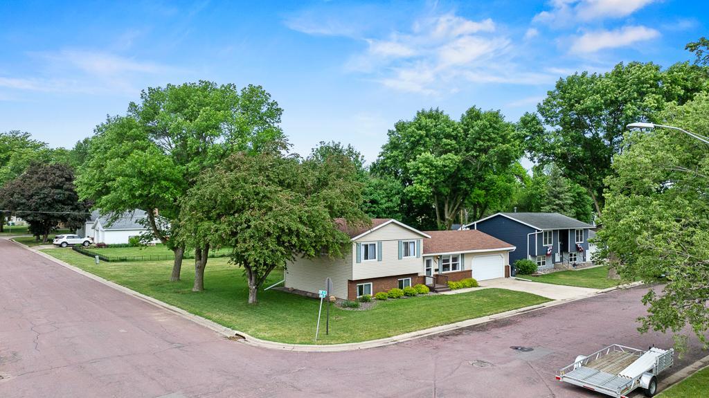 201 3rd Street East Tracy, MN 56175 - Photo 3 of 39