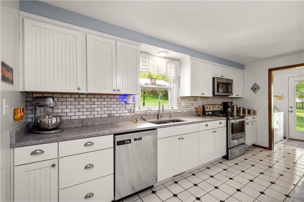 538 Old Hickory Ridge Road Washington, PA 15301 - Photo 12 of 44 Crisp white custom cabinets.