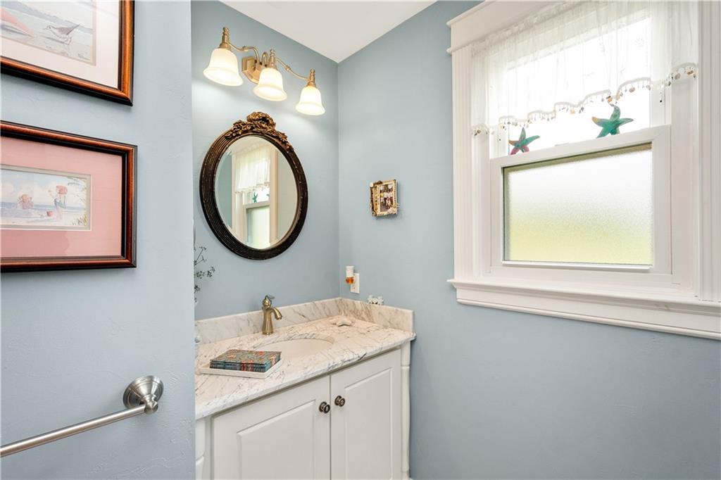 538 Old Hickory Ridge Road Washington, PA 15301 - Photo 27 of 44 Hallway bath
