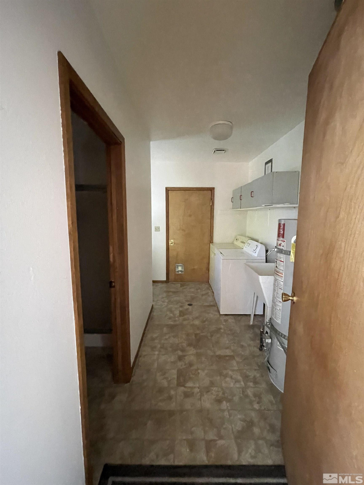 2500 Bryce Canyon Lane Reno, NV 89509 - Photo 20 of 23 a bathroom with a sink and a mirror
