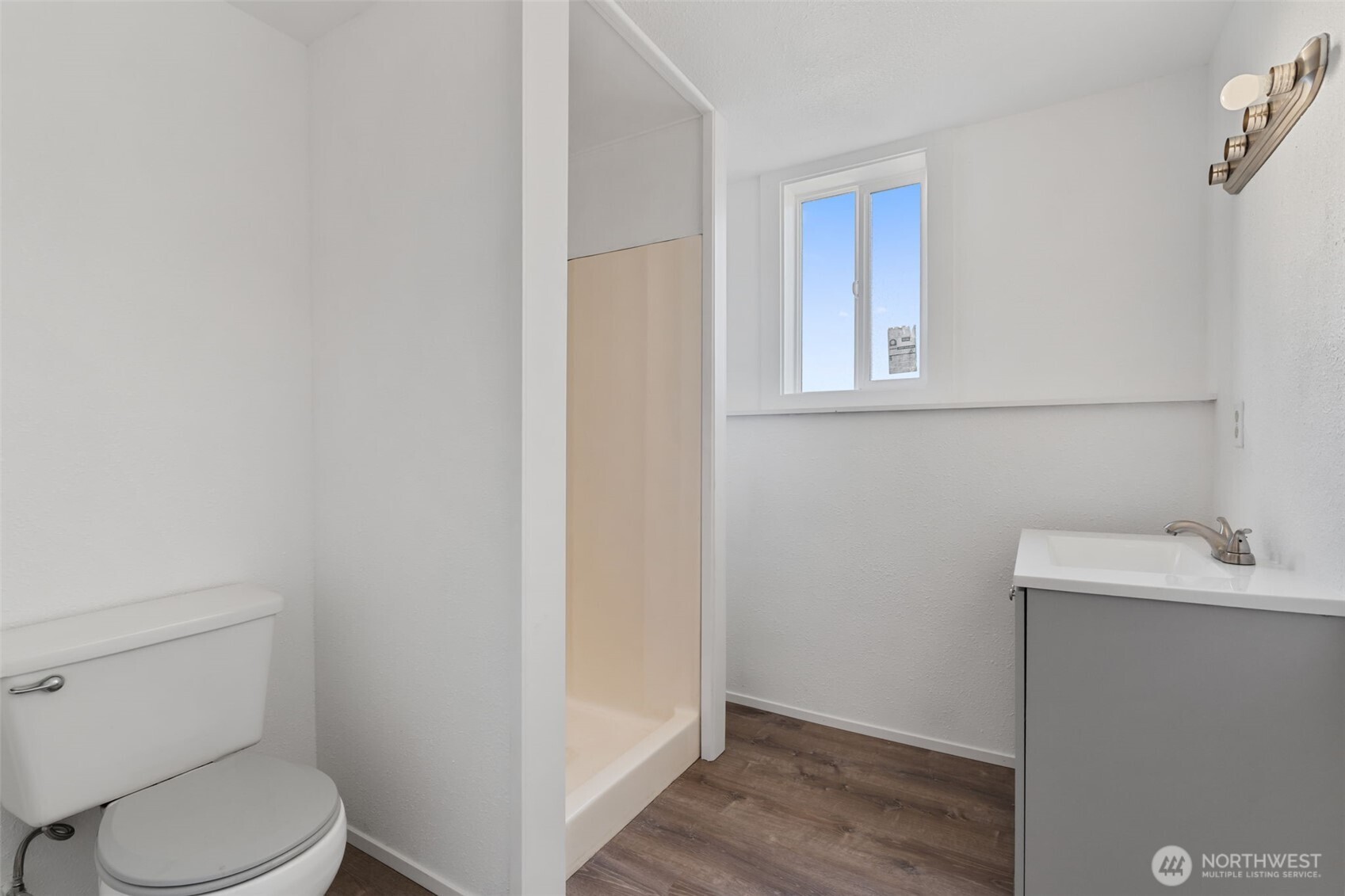 568 A Cemetery Road Winlock, WA 98596 - Photo 23 of 38 a bathroom with a toilet sink