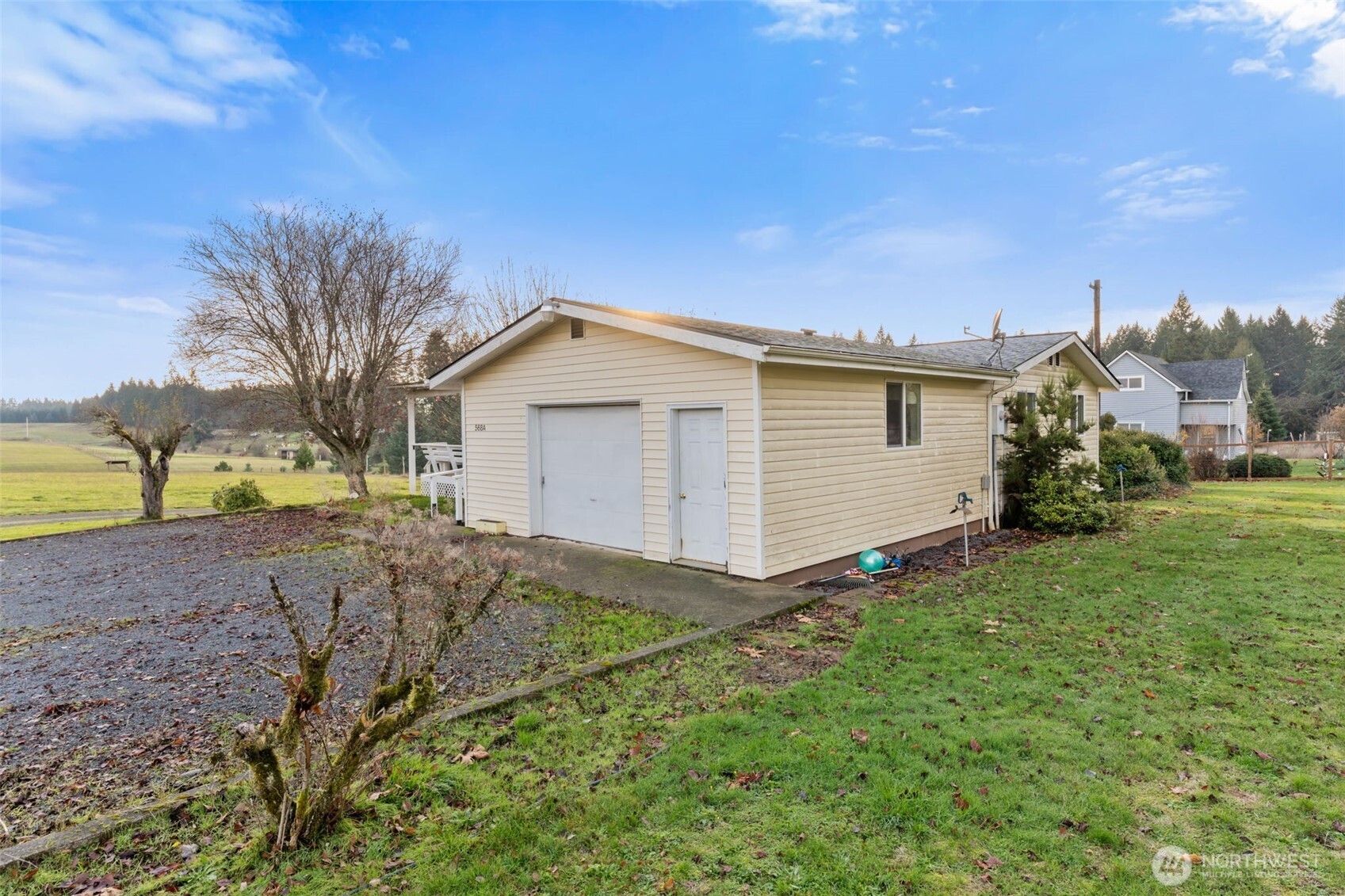 568 A Cemetery Road Winlock, WA 98596 - Photo 37 of 38 a view of a backyard with large trees