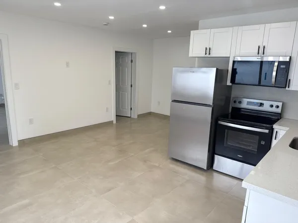 $2,450 | 1235 Normandy Drive, Unit 2, Miami Beach, FL 33141