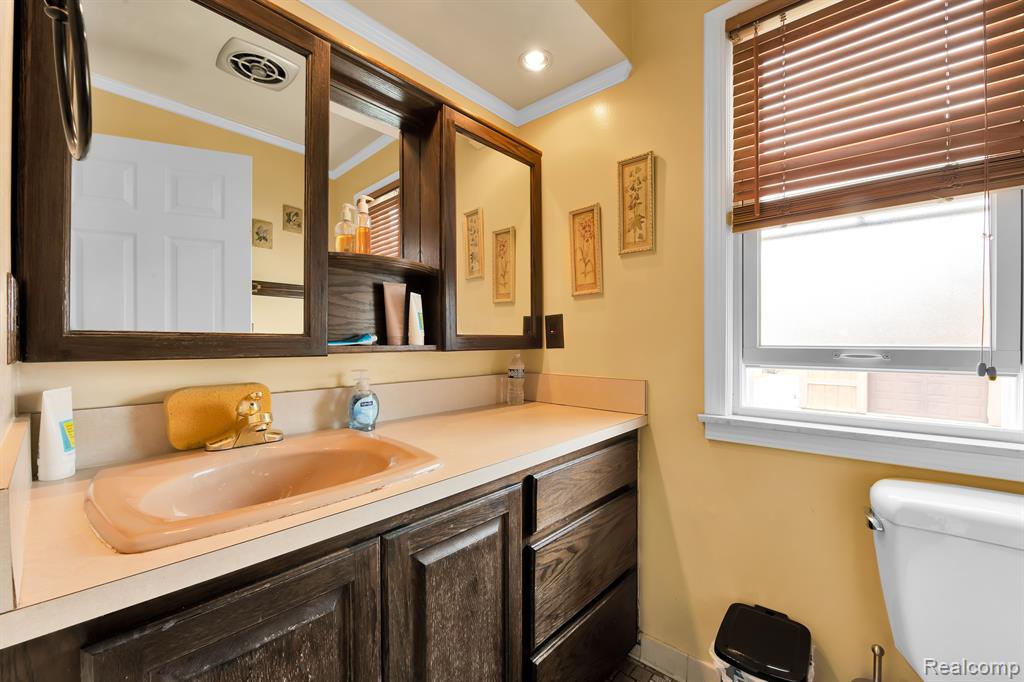 27669 Campbell Road Warren, MI 48093 - Photo 18 of 32