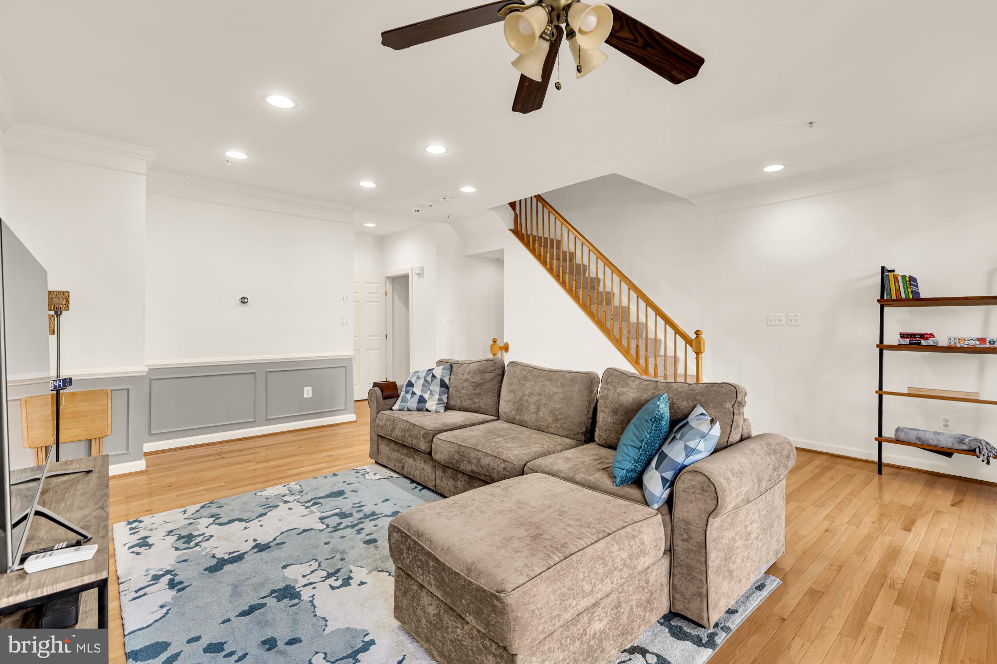 2309 Georgia Village Way Silver Spring, MD 20902 - Photo 6 of 41 Living room