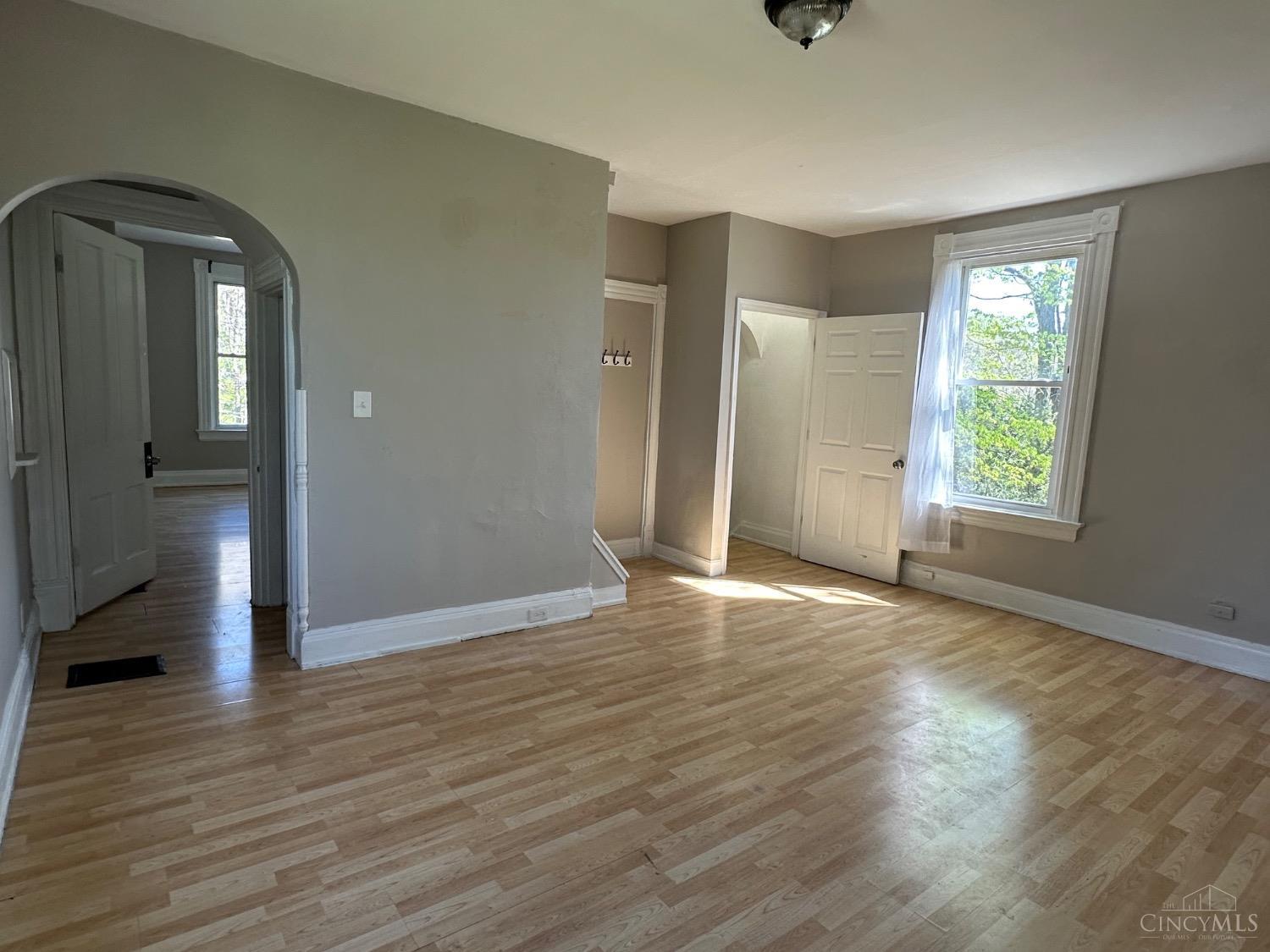 3151 River Road Cincinnati, OH 45204 - Photo 13 of 26 Upper unit (2 bedroom unit) living room.