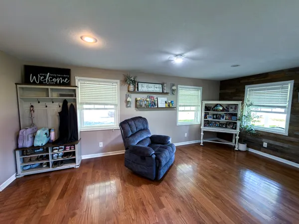 $244,900 | 212 Oak Street, Flora, IL 62839