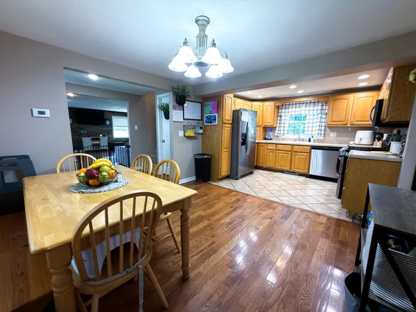 $244,900 | 212 Oak Street, Flora, IL 62839