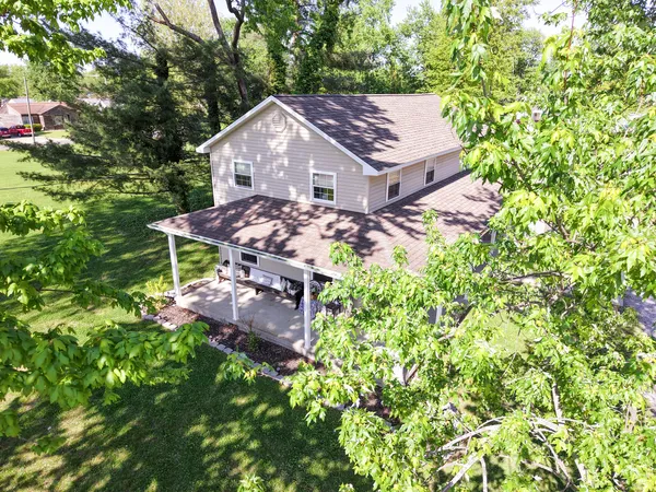 $244,900 | 212 Oak Street, Flora, IL 62839