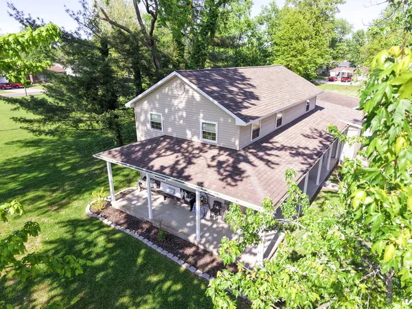 $244,900 | 212 Oak Street, Flora, IL 62839