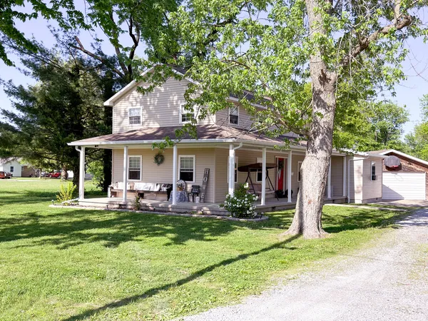$244,900 | 212 Oak Street, Flora, IL 62839