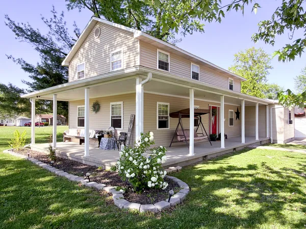 $244,900 | 212 Oak Street, Flora, IL 62839