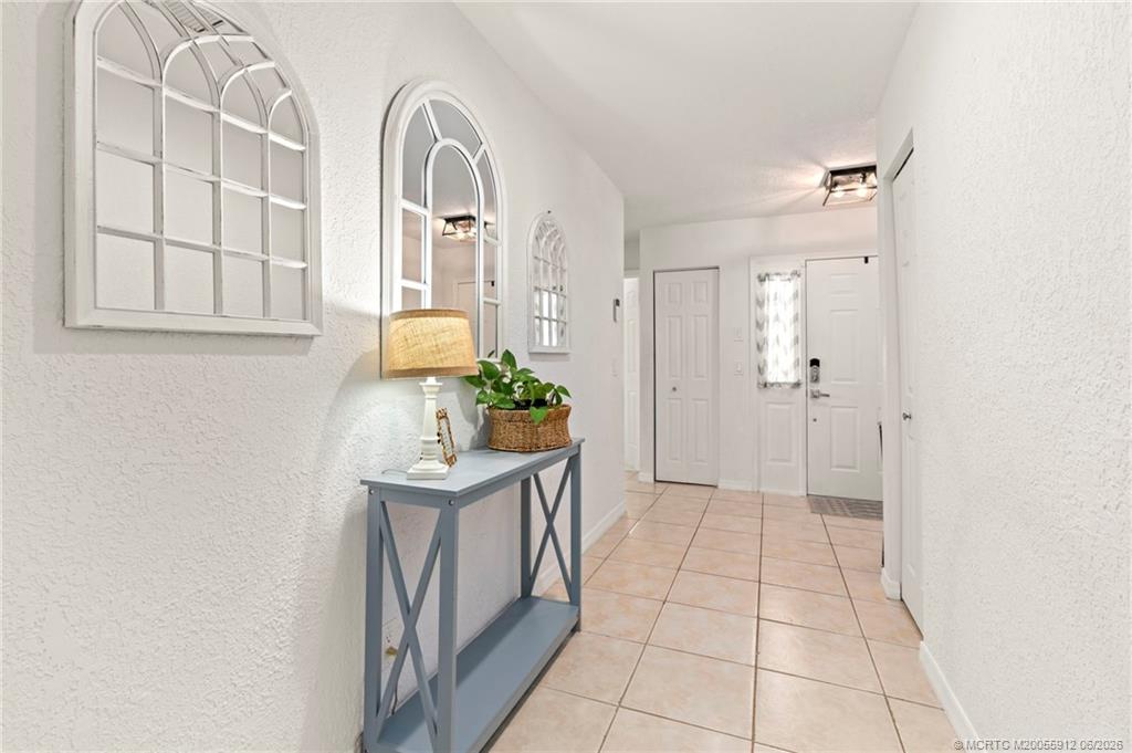 4401 Southeast Satinleaf Place Stuart, FL 34997 - Photo 7 of 51 Entry From Front Door