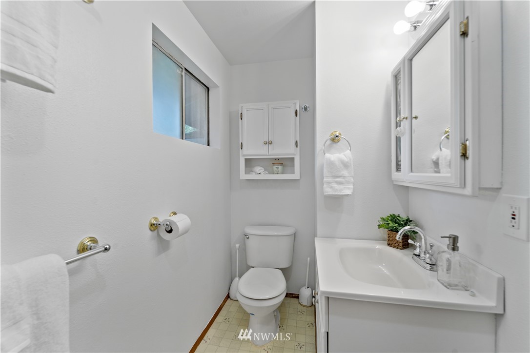 10715 Northeast 189th Street Bothell, WA 98011 - Photo 11 of 27 Gallery Image 11