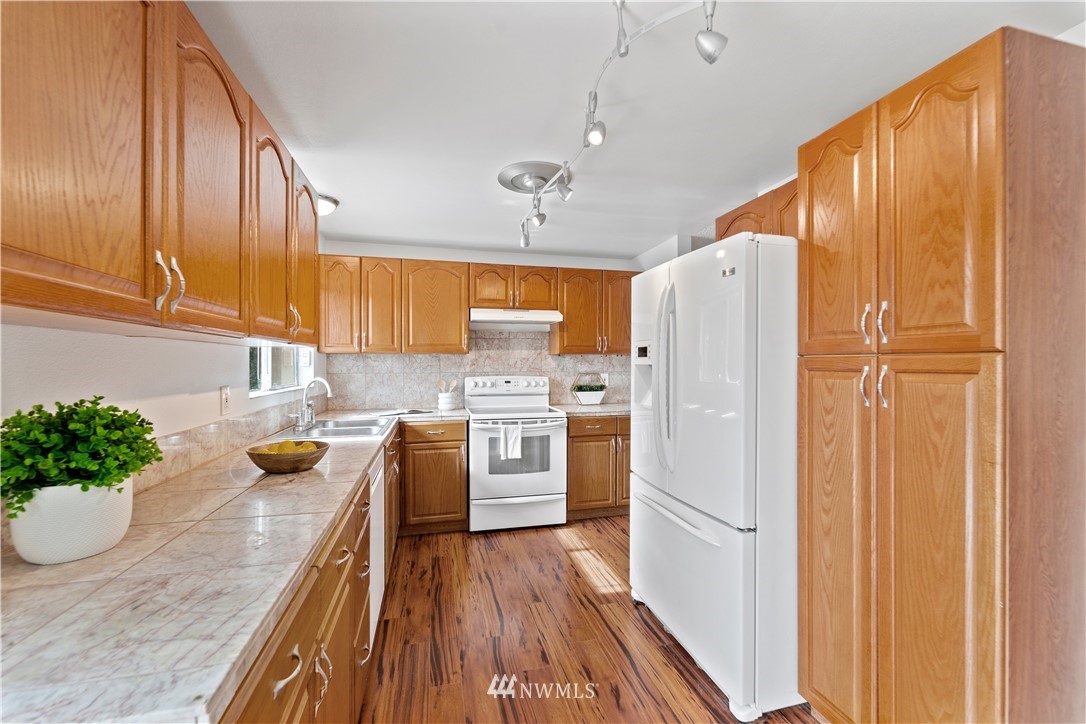 10715 Northeast 189th Street Bothell, WA 98011 - Photo 6 of 27 Gallery Image 6