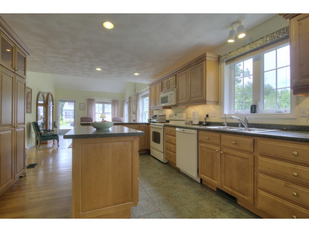 3 Hadleigh Road, Unit 3 Windham, NH 03087 - Photo 10 of 29
