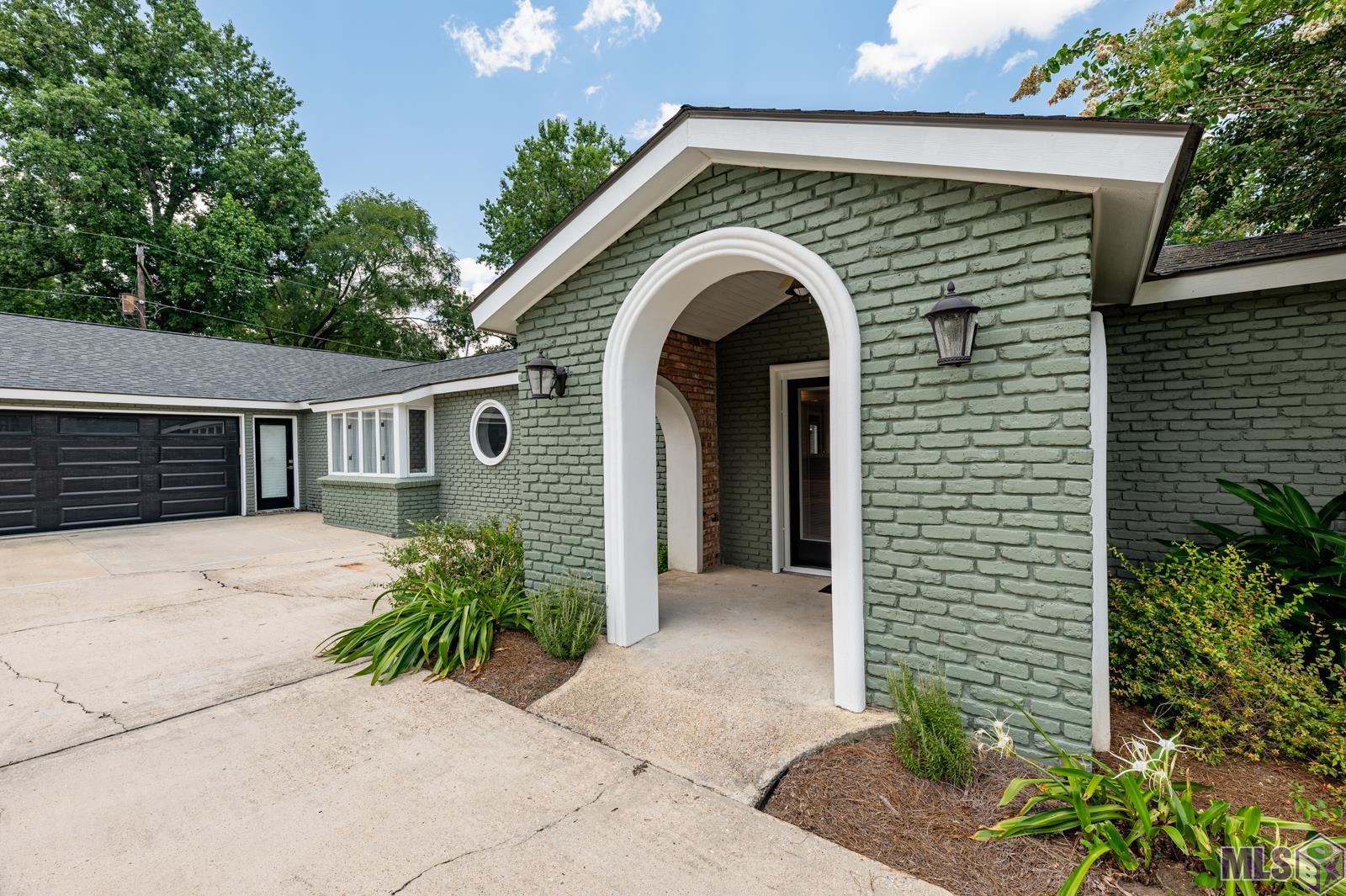 1068 Lils Court Baton Rouge, LA 70806 - Photo 28 of 35 Left side elevation of home