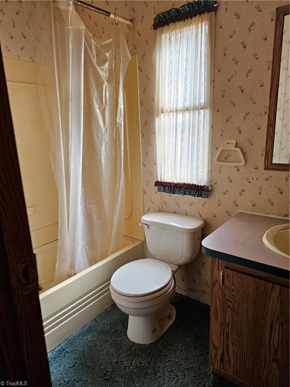 353 Mullins Road Reidsville, NC 27320 - Photo 8 of 15 hall bath