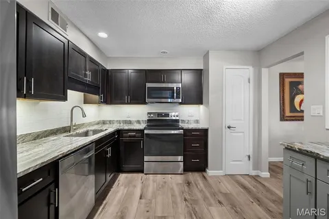 $349,900 | 1902 Meadowtree Lane, Unit 1, Kirkwood, MO 63122