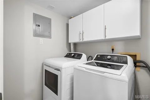 $349,900 | 1902 Meadowtree Lane, Unit 1, Kirkwood, MO 63122