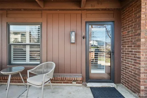 $349,900 | 1902 Meadowtree Lane, Unit 1, Kirkwood, MO 63122