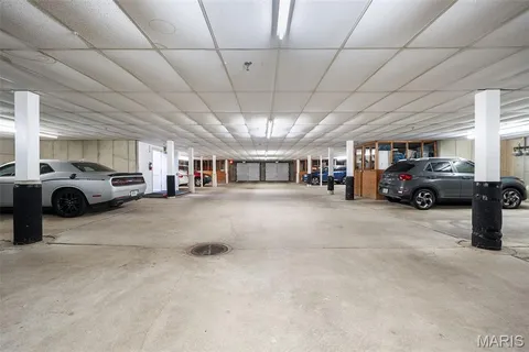 $349,900 | 1902 Meadowtree Lane, Unit 1, Kirkwood, MO 63122