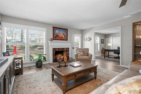 $349,900 | 1902 Meadowtree Lane, Unit 1, Kirkwood, MO 63122