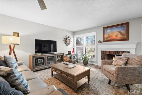$349,900 | 1902 Meadowtree Lane, Unit 1, Kirkwood, MO 63122