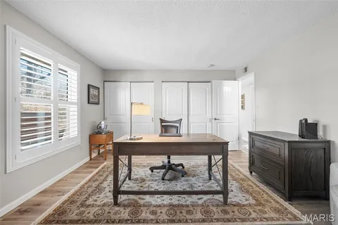 $349,900 | 1902 Meadowtree Lane, Unit 1, Kirkwood, MO 63122