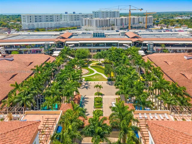 $10,800,000 | 4845 Southwest 78th Street, Miami, FL 33143