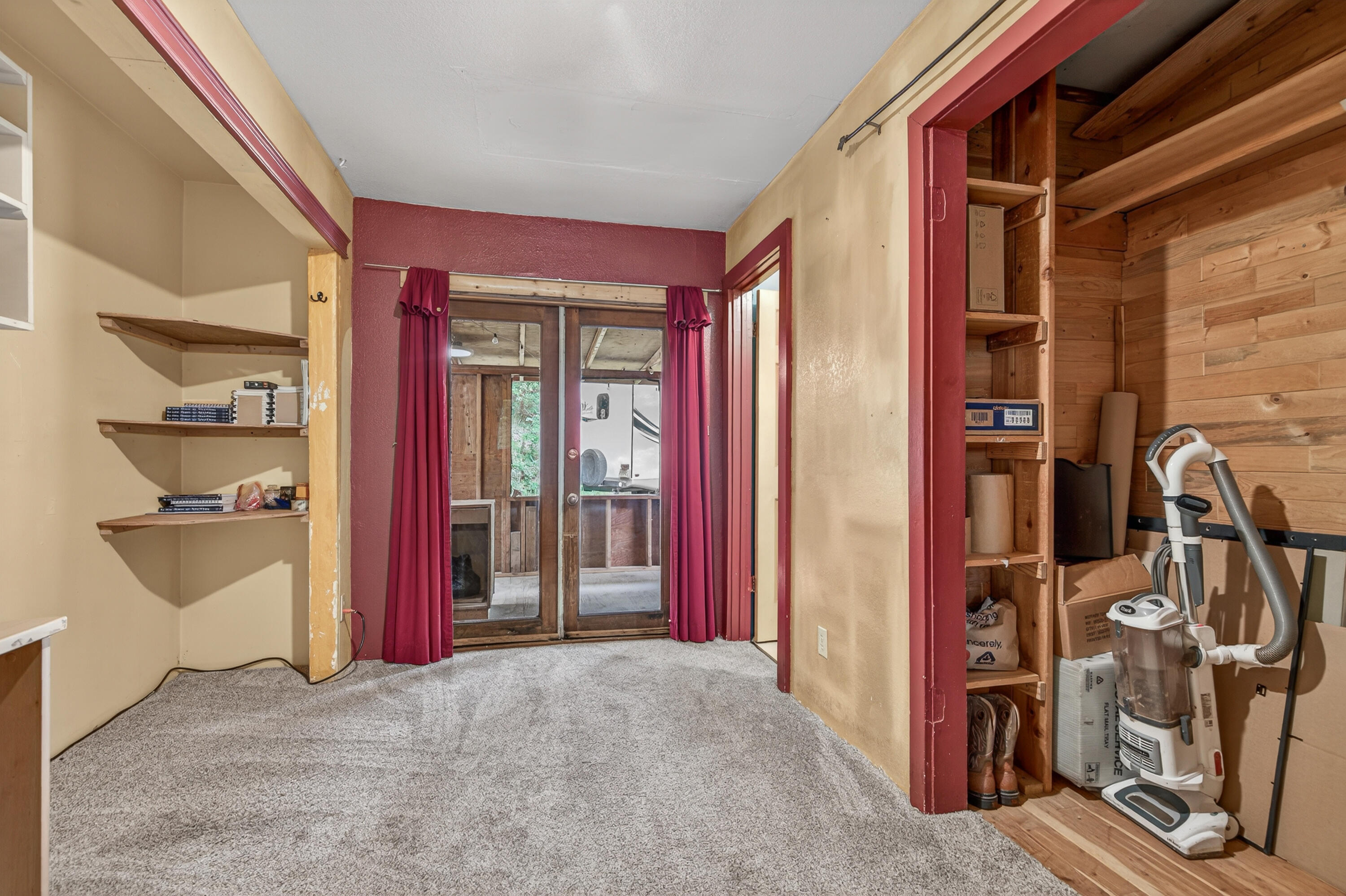 181 Brimstone Road Wolf Creek, OR 97497 - Photo 14 of 72 25-26