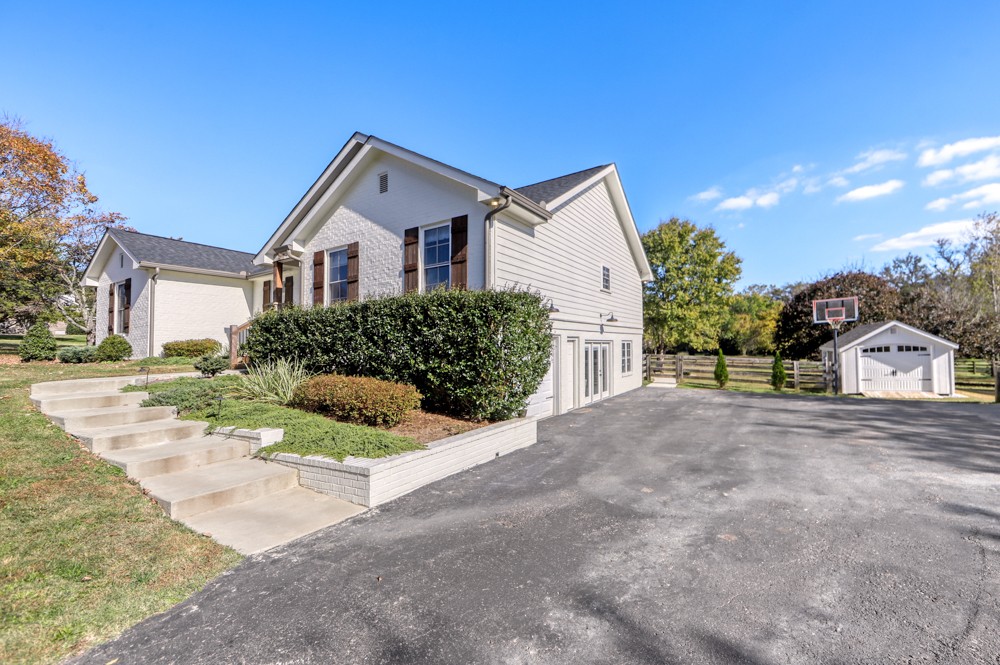 1393 Hunter Road Franklin, TN 37064 - Photo 2 of 46 Gallery Image 2