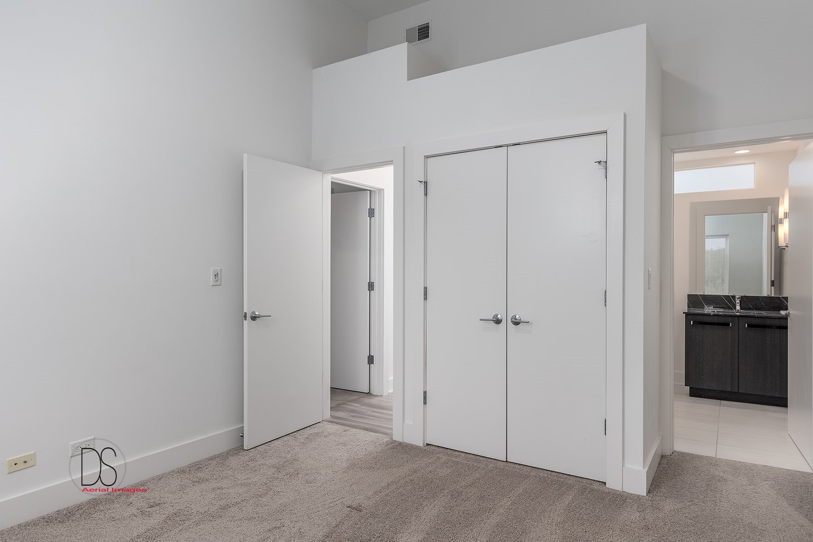 45 Windward Way Ottawa, IL 61350 - Photo 20 of 29 a view of a livingroom with a sink